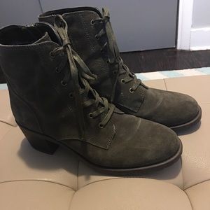 Sasha green suede boots
